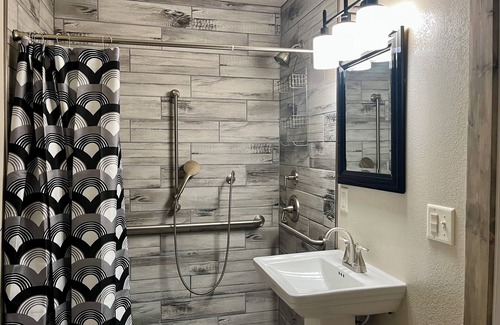 Gardiner Cabin | The Bear Den Yellowstone