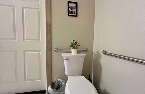 Gardiner Cabin | The Bear Den Yellowstone