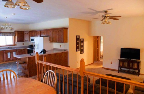 Shingleton House | The Bear's Den Inn, only minutes away from Pictures Rocks Attractions!
