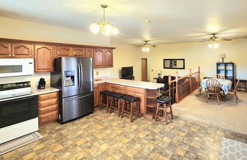 Shingleton House | The Bear's Den Inn, only minutes away from Pictures Rocks Attractions!