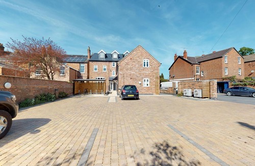 Whitnash Apartment | The Beauchamp Suite Dunara 4 | Leamington Spa Holiday Let | 1 Bed & Sleeps 2