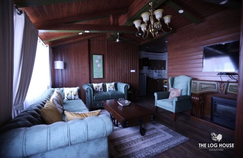 The Mall Road House | The beautiful log house