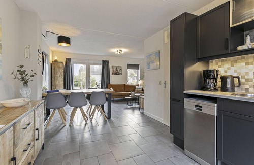 Ouddorp House | The beautifully decorated holiday home is located a short distance from the beaches in the front section of the green North Sea Park.