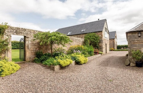 Dairsie House | The Beehouse, Secret Rural Gem close to St Andrews golf courses and beaches
