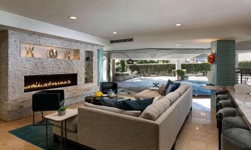 Tree Section Hotel | The Belamar Hotel Manhattan Beach, Tapestry by Hilton