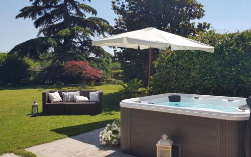 Bergamasco House | THE BERGHOUSE - LA CASA SUL CLIVO with JACUZZI