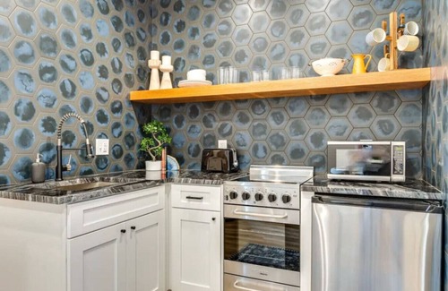 Market East District Apartment | THE BEST Downtown Spot! Free parking,Pet friendly.