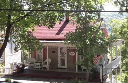 Eureka Springs Historic District Cottage | The Best Historic District Victorian Cottage in Eureka Springs