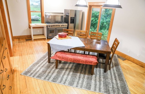 Frankenmuth House | The Best of Both Worlds.Cozy House Close to Downtown with country charm.