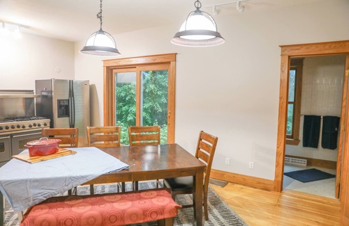 Frankenmuth House | The Best of Both Worlds.Cozy House Close to Downtown with country charm.
