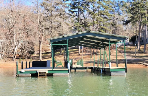 Townville House | The Best Times at Lake Hartwell - Large Lake House near Clemson w/Pontoon Rental