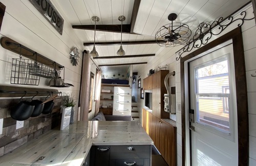 Lyons Resort | The Big Easy - Spacious Contemporary Tiny Home near Rocky Mountain National Park