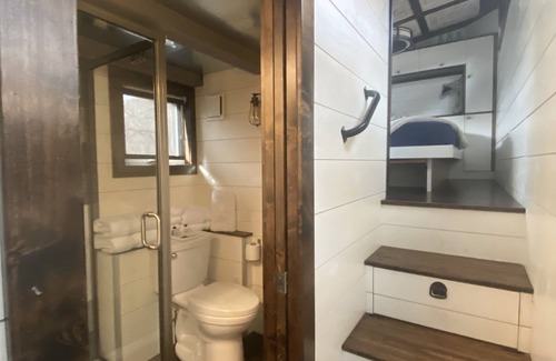 Lyons Resort | The Big Easy - Spacious Contemporary Tiny Home near Rocky Mountain National Park