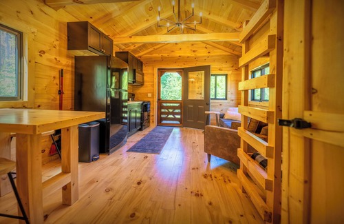 Porterfield Cabin | The Birch – New! Menominee River Boutique Cottage