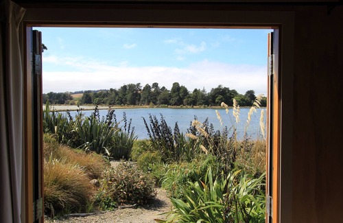 Waikouaiti Cabin | The Bird Hide - rustic luxury by the water