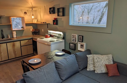 Chattanooga Cabin | The Bird House ~ A modern treehouse in the forest ~ 15 minutes from downtown