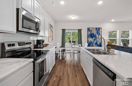 Fayetteville House | The Bird House - Private Hot Tub, 2 Miles to U of A, Baum & Fayetteville Square