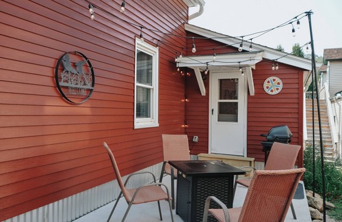 Red Wing House | The Birdhouse, a nest to rest!