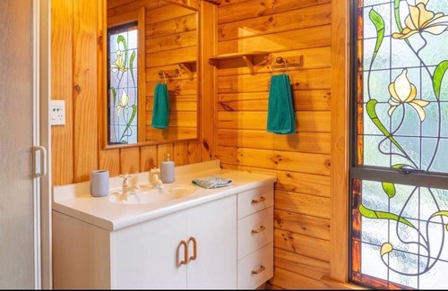 Takaka House | The Birds Nest - Cosy Chalet