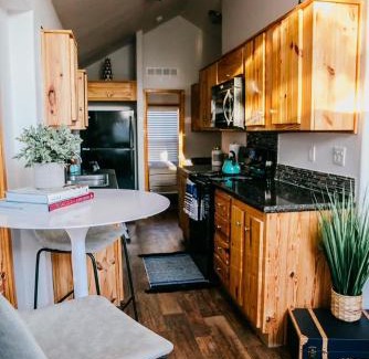Austin House | The Bison Cabin - The Cabins at Rim Rock