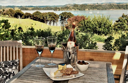 Mahurangi East House | The Black Box Studio - Scotts Landing Holiday Studio