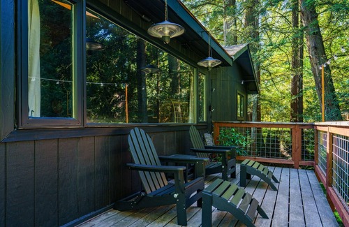 Hacienda Cabin | The Black Sheep: AirCond, 12ft MovieScreen, HotTub