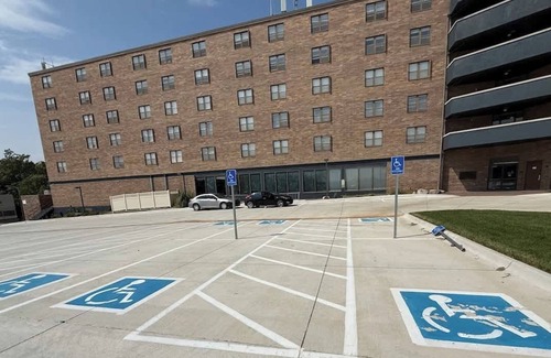 North Central Omaha Apartment | The Blackstone Summar