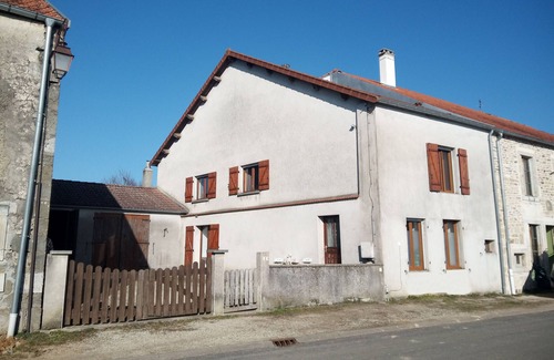 Celles-en-Bassigny House | The Blue Bumblebee in Langres and its 4 lakes