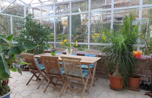 Pleisweiler Apartment | The blue house (Lilie apartment) with pool on the southern wine route