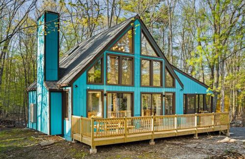 East Stroudsburg Ski Chalet | The Blue Forest Chalet - Kayak, Hike, Hot Tub
