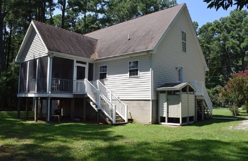 Piney Island House | The Blue Heron-Close to Beach & Large Screened Porch!