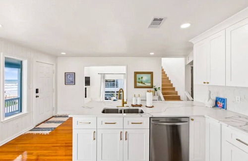 Spanish Grant House | The Blue Heron-Steps to the Beach