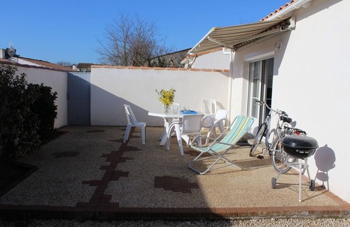 Rivedoux-Plage Villa | The Blue house, quiet vacations in the island of Re, sleeps 4 to 6