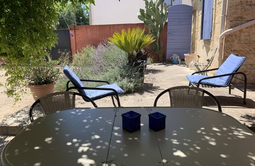 Arles House | The Blue Mazet in the city