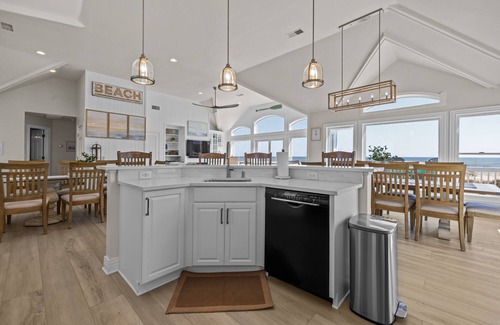 Waves House | The Blue Moon - Ocean Front - Pool - Hot Tub - Theater - Elevator- Dog Friendly!