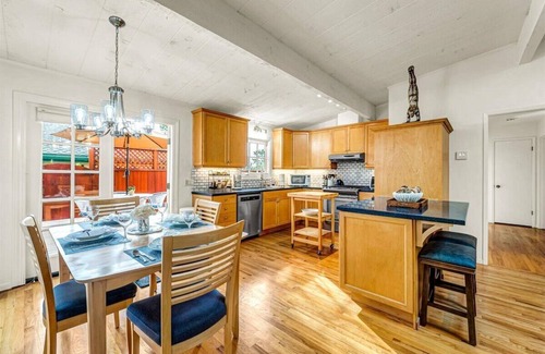 Northwest Carmel House | The Blue Pearl with Ocean View 2BR