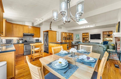 Northwest Carmel House | The Blue Pearl with Ocean View 2BR