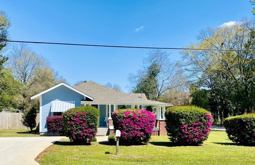 Crestview House | The Blue Pearl near Downtown Crestview
