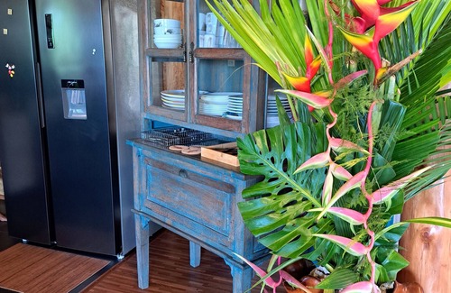 Temae House | The blue pineapple beach house