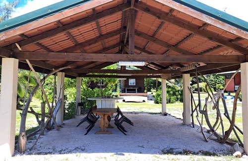 Temae House | The blue pineapple beach house