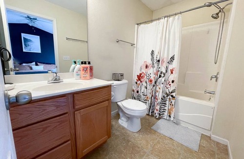 St. Robert House | The Blue Sage inn-Cozy home mins from post