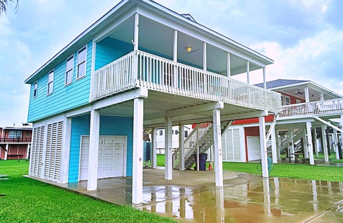 Surfside Beach House | The Blue Seagull - Gulf Views a few step from the beach!
