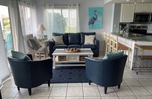 Fort Morgan Condo | The Blue Squid 2-bedroom condo in charming Gulf Shores with fitness room, AC