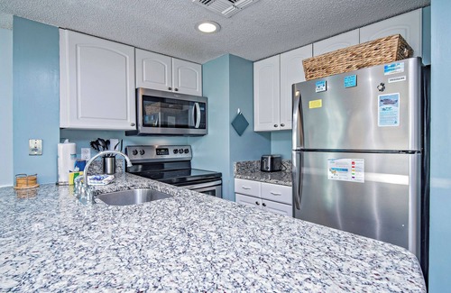 Fort Morgan Condo | The Blue Squid 2-bedroom condo in charming Gulf Shores with fitness room, AC