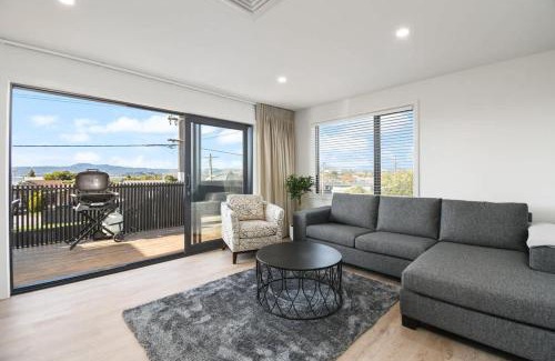 Kawaha Point House | The Bluebird