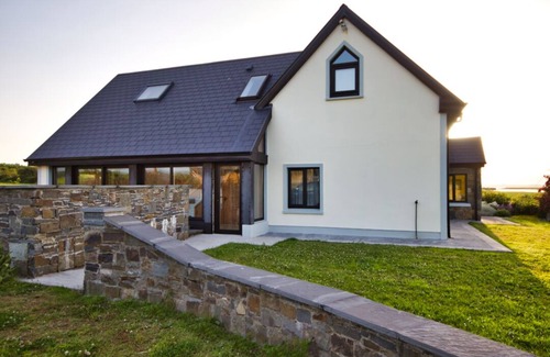 Carrigaholt House | The boathouse: modern house by the sea