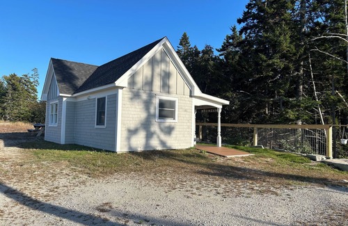 Vinalhaven Cottage | The Bodwell Cottage at East Boston Quarry