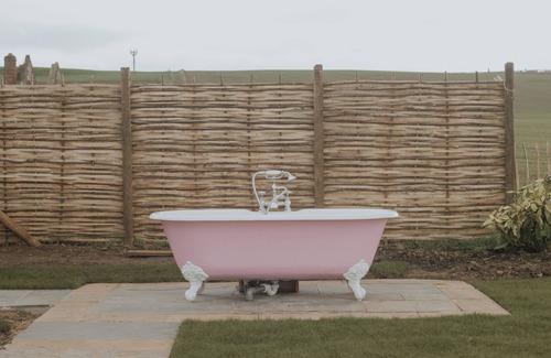 East Linton Cabin | The Bonnie Wee Bothy is a rural off-grid eco getaway.