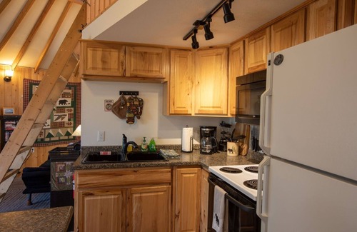 Fairbanks Cottage | The Borealis Yurt ~ Deluxe Mountain Getaway Above Fairbanks With Great Views