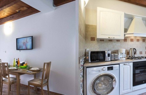 Tresana Apartment | The Borgo di Tresana Federico free Wi-Fi and professional cleaning
